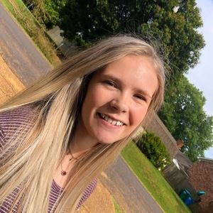 Meet your Posher, Caitlin